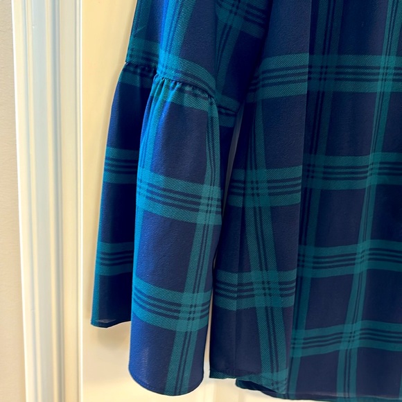 J Crew blouse with ruffles on sleeves. Size medium. - Picture 2 of 3